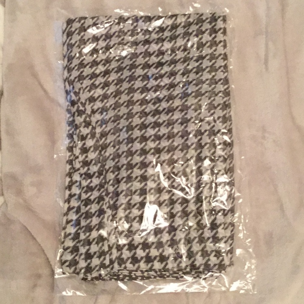 Houndstooth scarf RTR - Picture 2 of 2